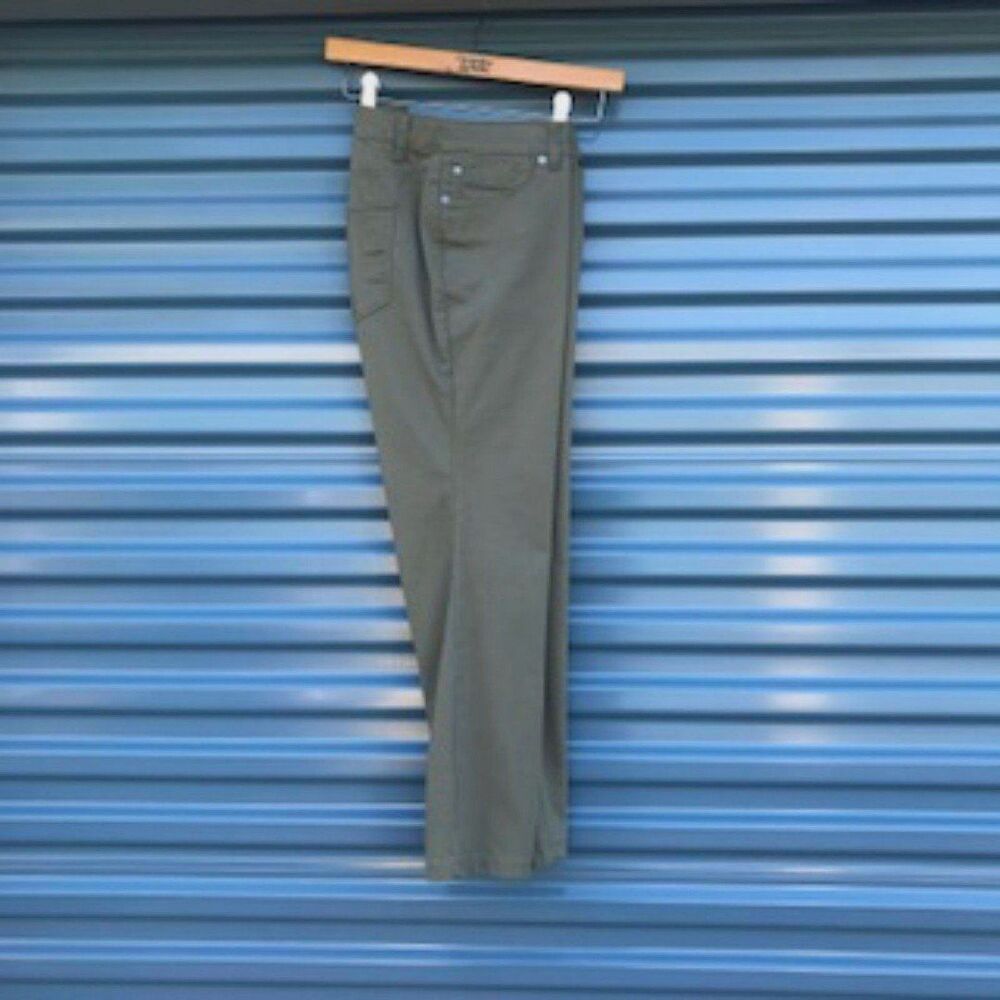 Ankle Jeans . Size: 6 Average . Woman's ..... 40% Off . Christopher & Banks - Picture 2 of 3